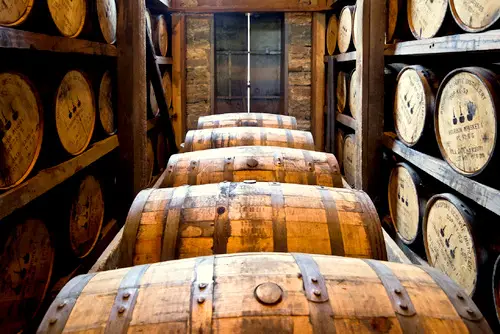 distillery-barrels-591602