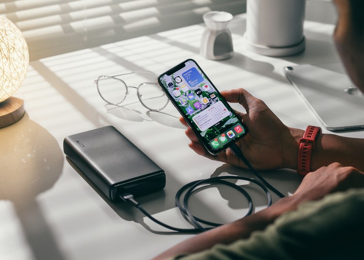 phone-travel-smartphone-power-charging-10