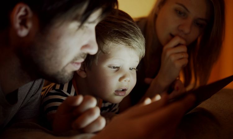 screen-time-phones-eye-health-1