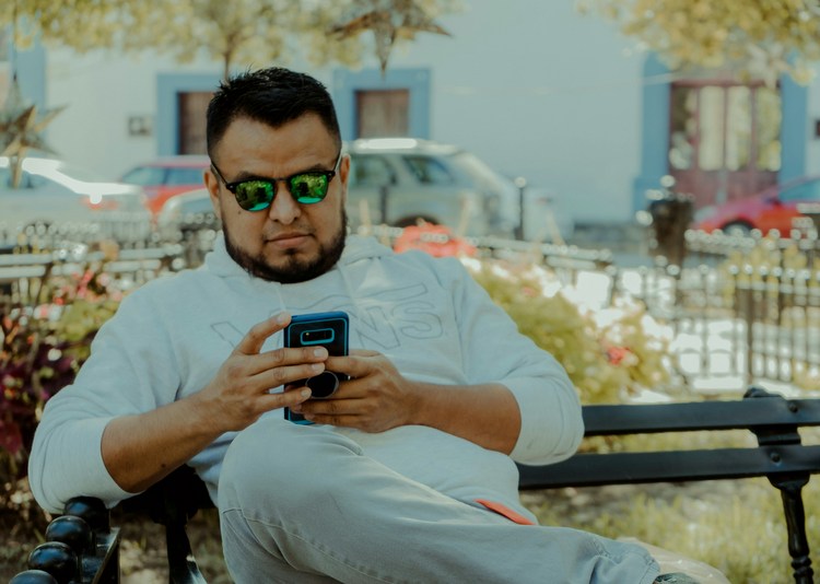 screen-time-phones-eye-health-3
