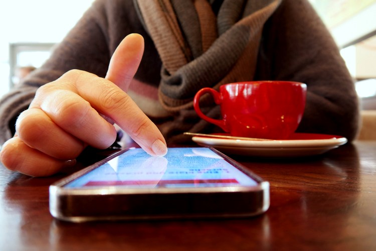 screen-time-phones-eye-health-7